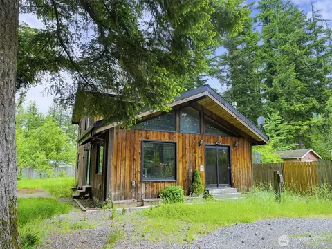 8524 Golden Valley Dr, Maple Falls, WA 98266