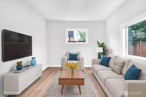 Living - 328 18th Ave, Longview, WA 98632 photo 1 of 2