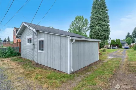 Exterior - 328 18th Ave, Longview, WA 98632 photo 2 of 3