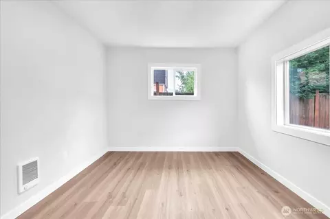 Bedroom - 328 18th Ave, Longview, WA 98632 photo 1 of 6