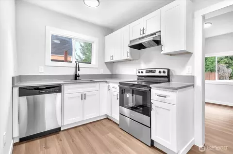 Kitchen - 328 18th Ave, Longview, WA 98632 photo 4 of 4