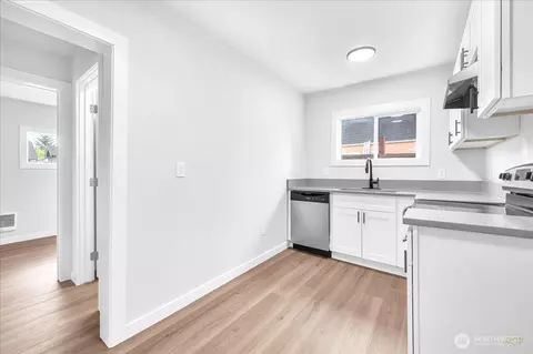 Kitchen - 328 18th Ave, Longview, WA 98632 photo 1 of 4