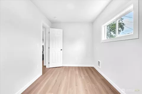 Bedroom - 328 18th Ave, Longview, WA 98632 photo 6 of 6