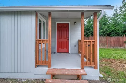 Exterior - 328 18th Ave, Longview, WA 98632 photo 1 of 3