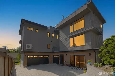 3240 32nd Ave W #B, Seattle, WA 98199