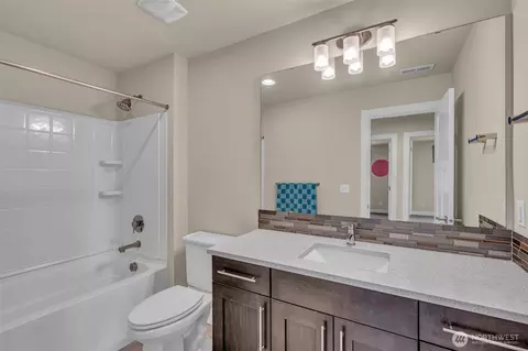 Bath - 4428 215th Pl SE, Bothell, WA 98021 photo 3 of 4