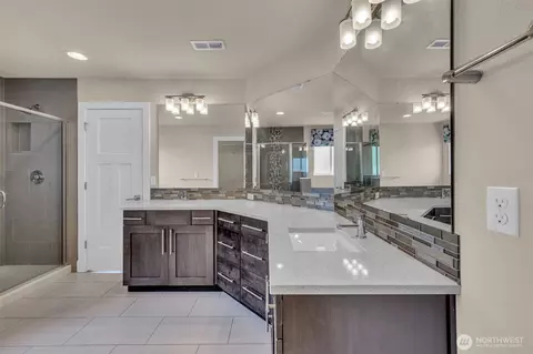 Bath - 4428 215th Pl SE, Bothell, WA 98021 photo 2 of 4
