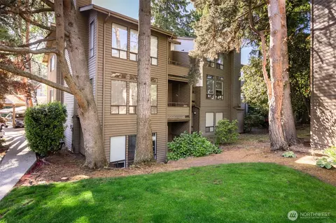 130 SW 116th St #F32, Seattle, WA 98146