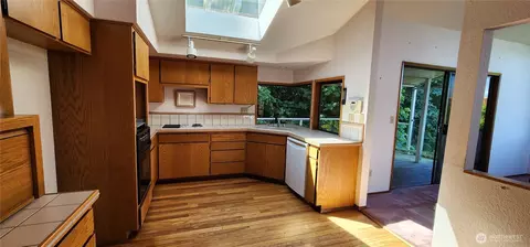 Kitchen - 10622 44 Ave SE, Everett, WA 98208 photo 4 of 4