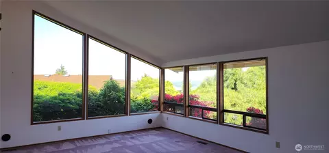 Living - 10622 44 Ave SE, Everett, WA 98208 photo 1 of 8