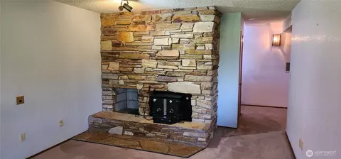 Living - 10622 44 Ave SE, Everett, WA 98208 photo 8 of 8