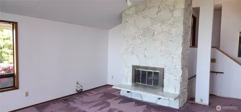 Living - 10622 44 Ave SE, Everett, WA 98208 photo 3 of 8