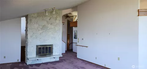 Living - 10622 44 Ave SE, Everett, WA 98208 photo 5 of 8