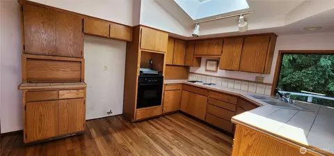 Kitchen - 10622 44 Ave SE, Everett, WA 98208 photo 3 of 4