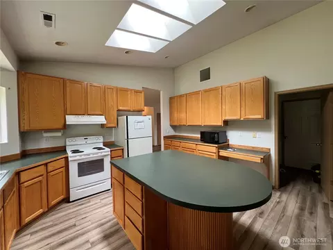 Kitchen - 15121 148th St E, Orting, WA 98360 photo 3 of 6