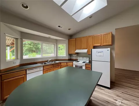 Kitchen - 15121 148th St E, Orting, WA 98360 photo 2 of 6