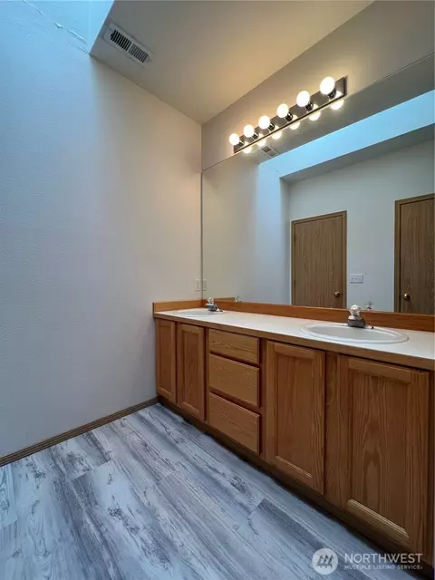 Bath - 15121 148th St E, Orting, WA 98360 photo 2 of 4