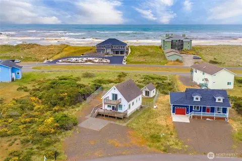 1421 Ocean Crest Ave SW, Ocean Shores, WA 98569