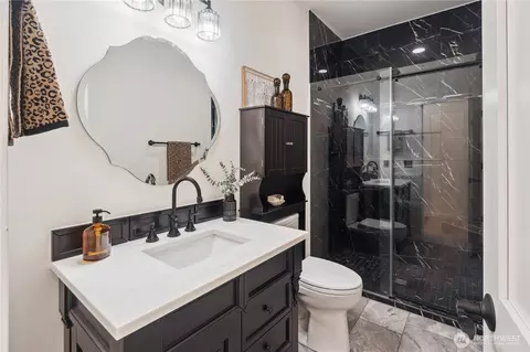 Bath - 8277 Carl Rd, Everson, WA 98247 photo 3 of 4