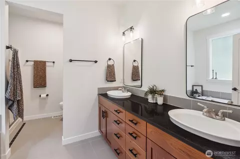 Bath - 8277 Carl Rd, Everson, WA 98247 photo 2 of 4