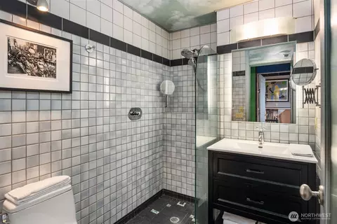 Bath - 524 Malden Ave E, Seattle, WA 98112 photo 3 of 3