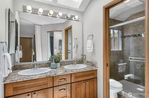 Bath - 12701 NE 200th Pl, Bothell, WA 98011 photo 1 of 2