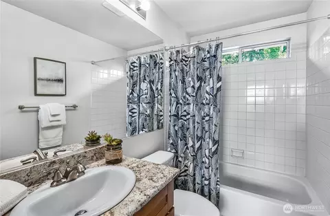 Bath - 12701 NE 200th Pl, Bothell, WA 98011 photo 2 of 2