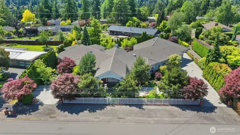 18737 63rd Ave NE, Kenmore, WA 98028