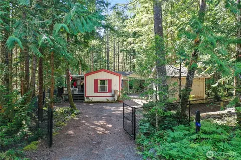 451 N Mount Jupiter Dr, Hoodsport, WA 98548