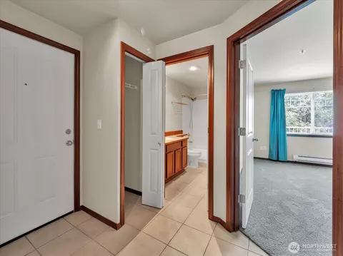 Entry Way - 11527 Highway 99 #E305, Everett, WA 98204 photo 1 of 1