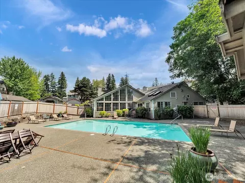 Exterior - 11527 Highway 99 #E305, Everett, WA 98204 photo 4 of 5