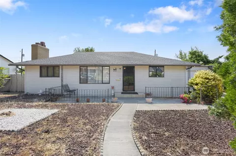 515 N Clark Rd, Moses Lake, WA 98837