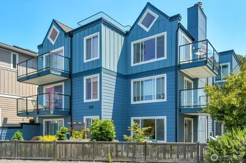 3722 Beach Dr SW #102, Seattle, WA 98116
