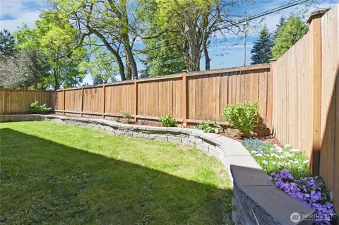 Exterior - 23804 17th Pl W, Bothell, WA 98021 photo 4 of 5