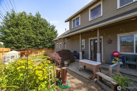 5695 Meadow View Dr, Ferndale, WA 98248