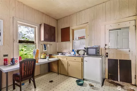 513 Seventh St, Raymond, WA 98577 photo 3