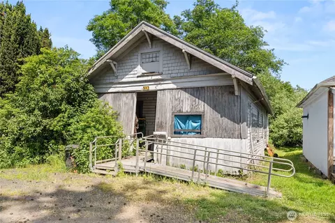 513 Seventh St, Raymond, WA 98577