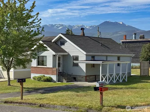 1012 W 10th St, Port Angeles, WA 98363