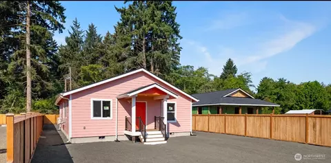 714 N 3rd St, Westport, WA 98595