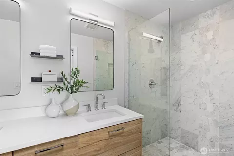 Bath - 2014 E Pine St #A, Seattle, WA 98122 photo 3 of 5