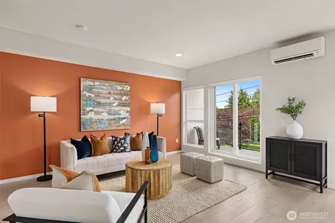 Living - 2014 E Pine St #A, Seattle, WA 98122 photo 2 of 3