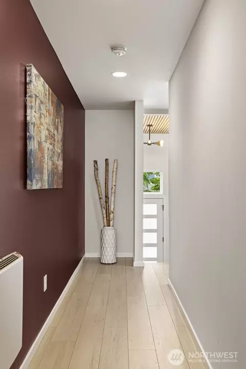 Entry Way - 2014 E Pine St #A, Seattle, WA 98122 photo 2 of 3
