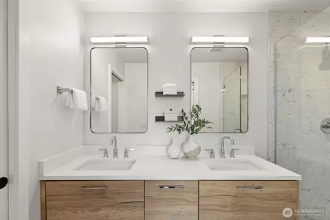 Bath - 2014 E Pine St #A, Seattle, WA 98122 photo 2 of 5
