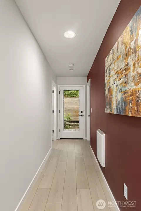 Entry Way - 2014 E Pine St #A, Seattle, WA 98122 photo 1 of 3