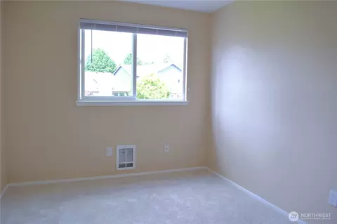 Bedroom - 2113 186th Pl SE, Bothell, WA 98012 photo 6 of 7
