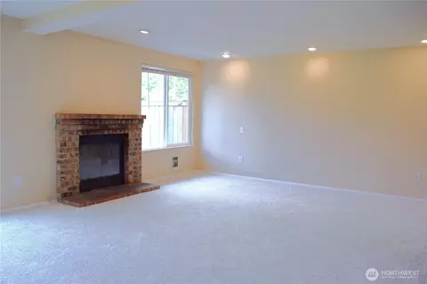 Living - 2113 186th Pl SE, Bothell, WA 98012 photo 2 of 3