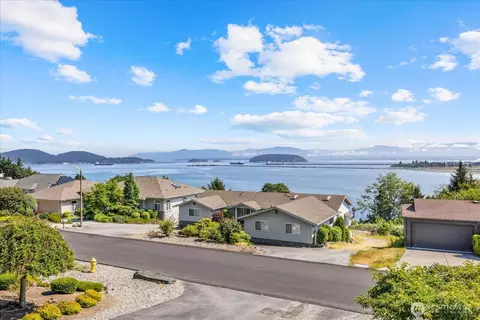 4216 Mitchell Dr, Anacortes, WA 98221