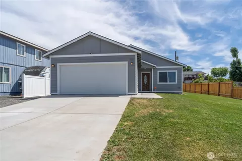 209 W 7th Ave, Warden, WA 98857