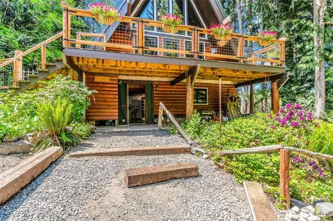 Exterior - 16119 Crystal River Ranch Rd E, Greenwater, WA 98022 photo 4 of 15