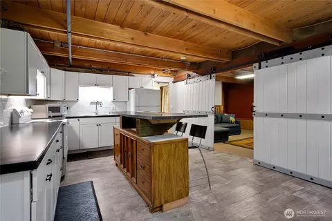 Kitchen - 16119 Crystal River Ranch Rd E, Greenwater, WA 98022 photo 4 of 5